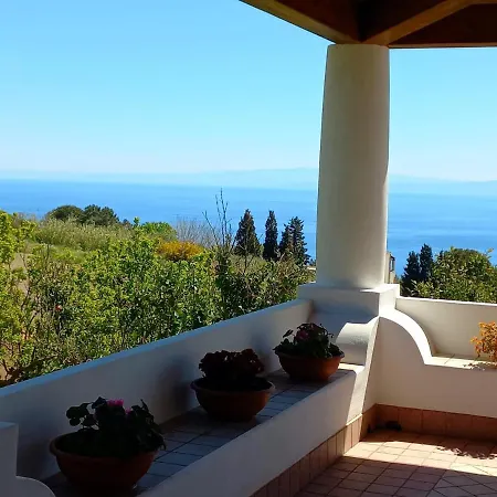 La Casa Tra Il Verde E Il Blu *